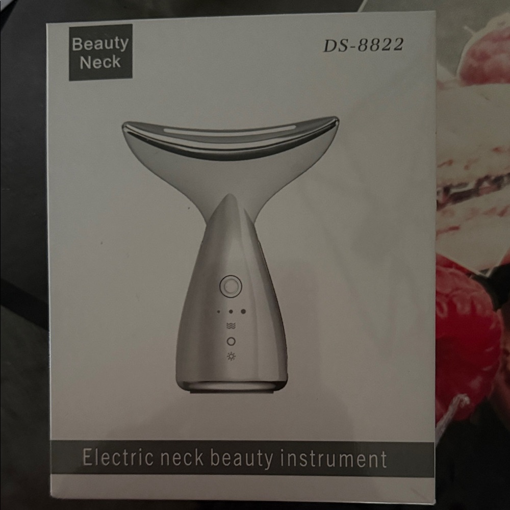 DS-8822 Silver Neck Beauty Device